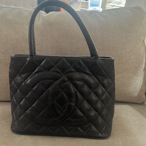 Chanel vintage black caviar bag good condition